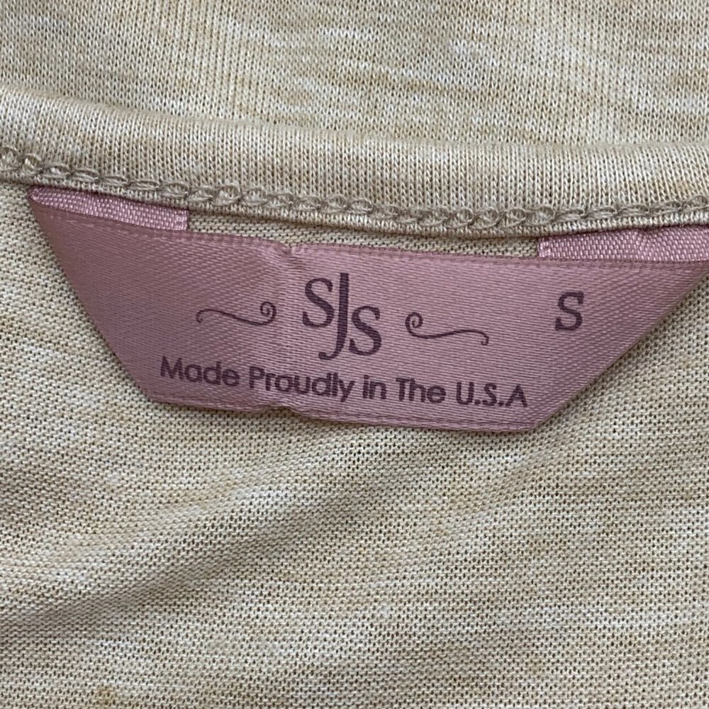 🎉SJS Taupe Colored Tee w/ Boho Metallic Arrows - Picture 4 of 6